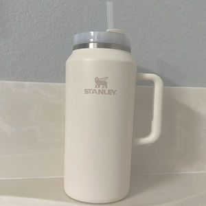 Stanley 64oz Quencher H2.0 FlowState Tumbler cream